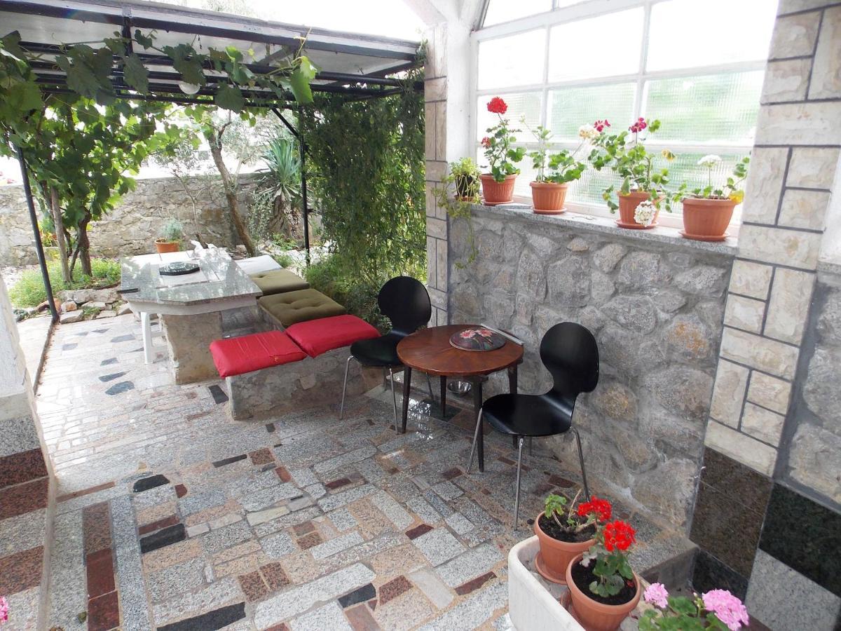 Apartments Miro Kornić Buitenkant foto