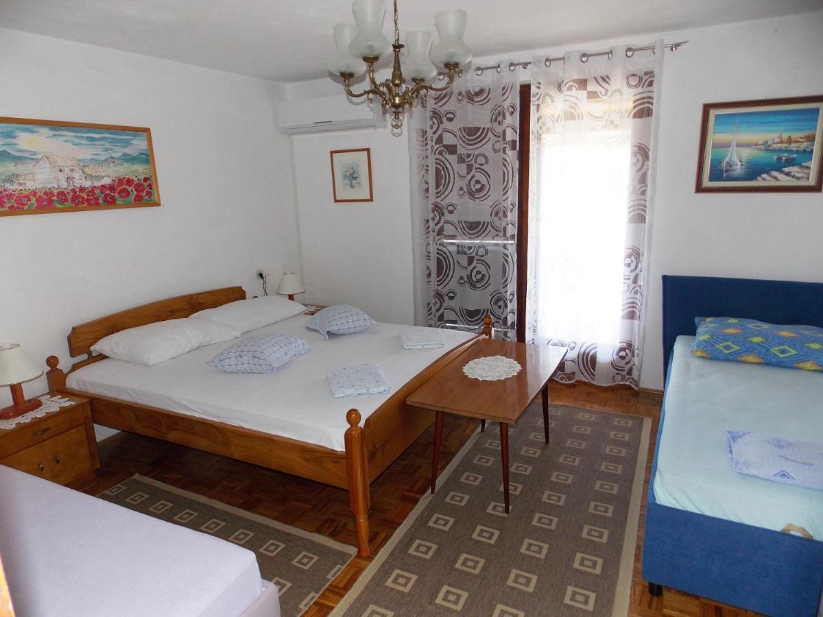 Apartments Miro Kornić Buitenkant foto