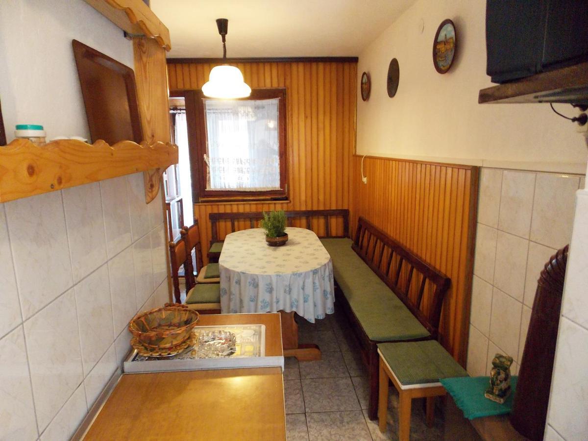 Apartments Miro Kornić Buitenkant foto