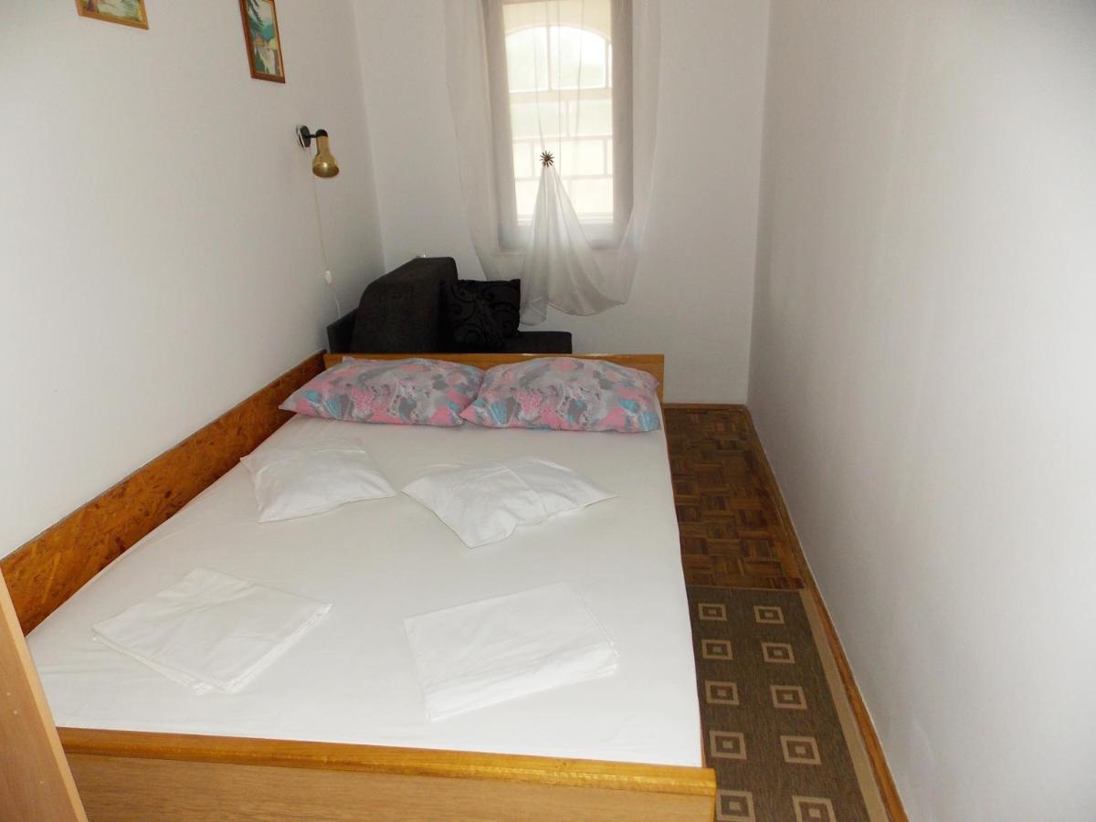 Apartments Miro Kornić Buitenkant foto