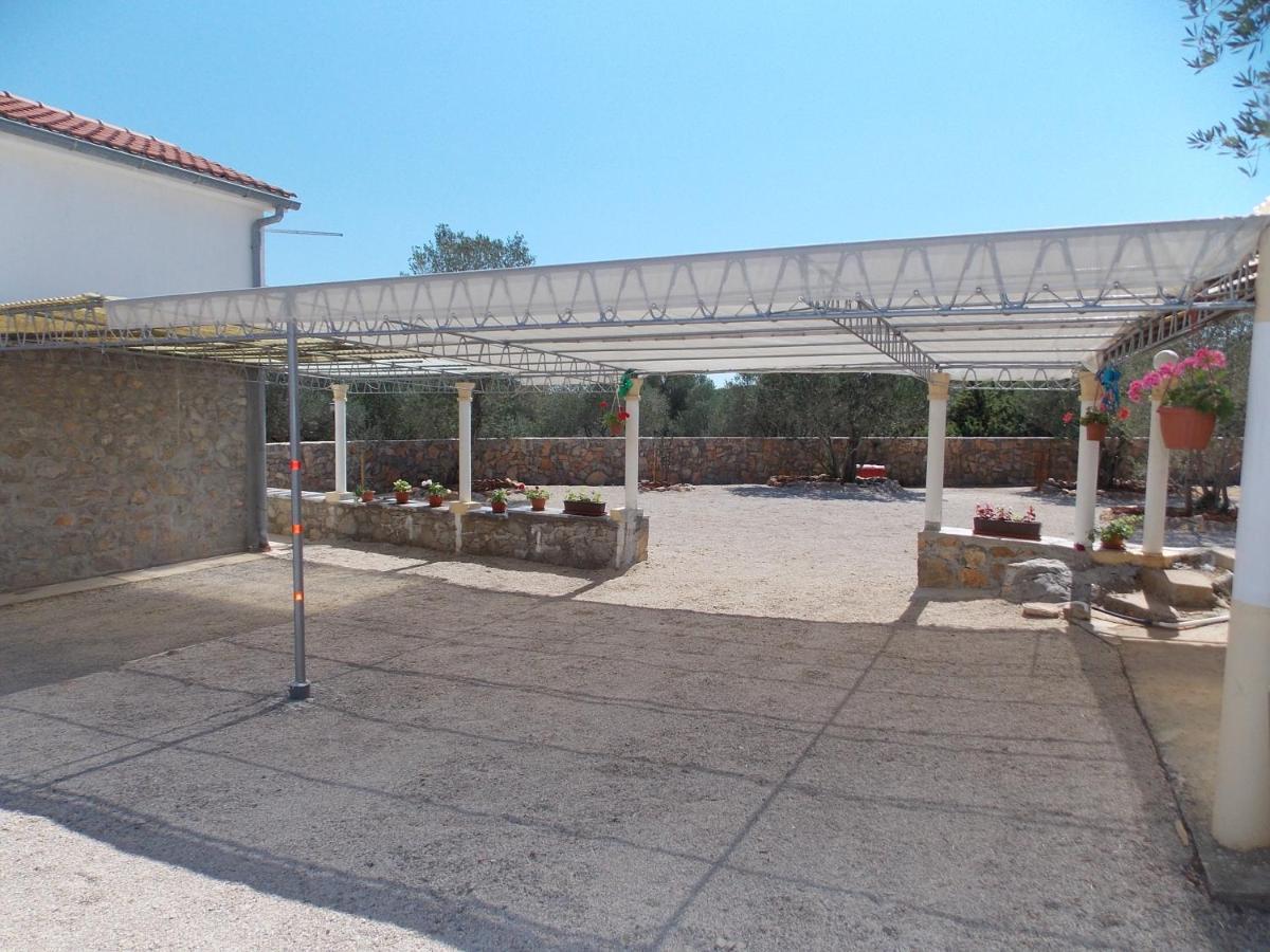Apartments Miro Kornić Buitenkant foto