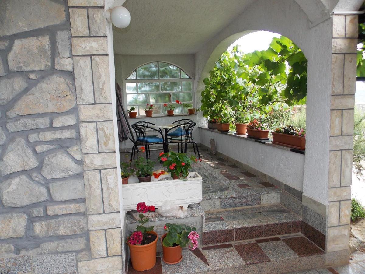 Apartments Miro Kornić Buitenkant foto