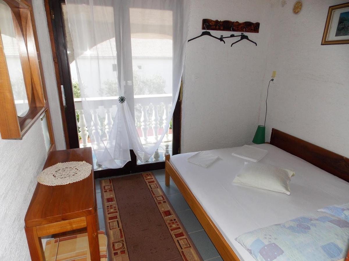 Apartments Miro Kornić Buitenkant foto