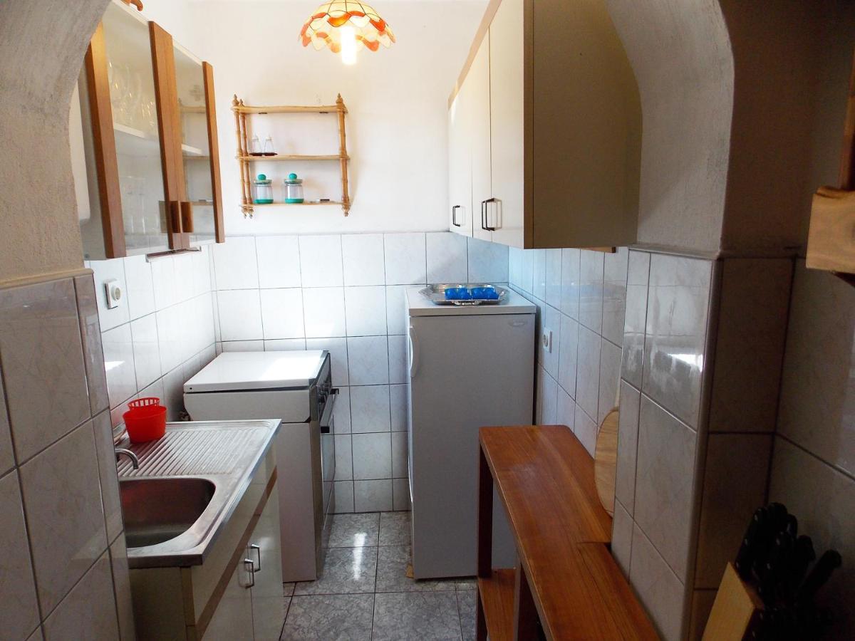 Apartments Miro Kornić Buitenkant foto